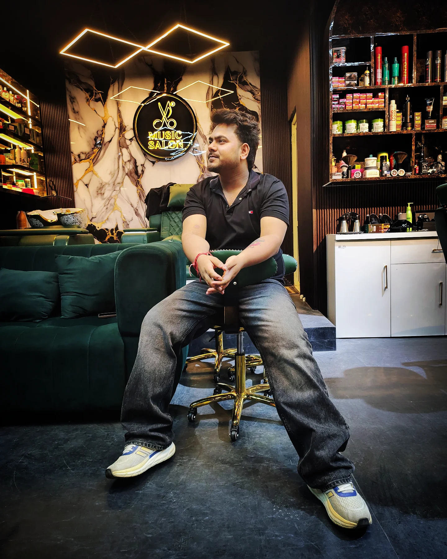 Harry - Chemical Expert & Master Stylist & Owner at Music Salon Mandi with 4 years experience